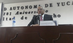 Lic. Juan Antonio García Villa, Subcomisionado Jurídico CONAMED. 23 de abril de 2009, Facultad de Derecho de la UADY.
